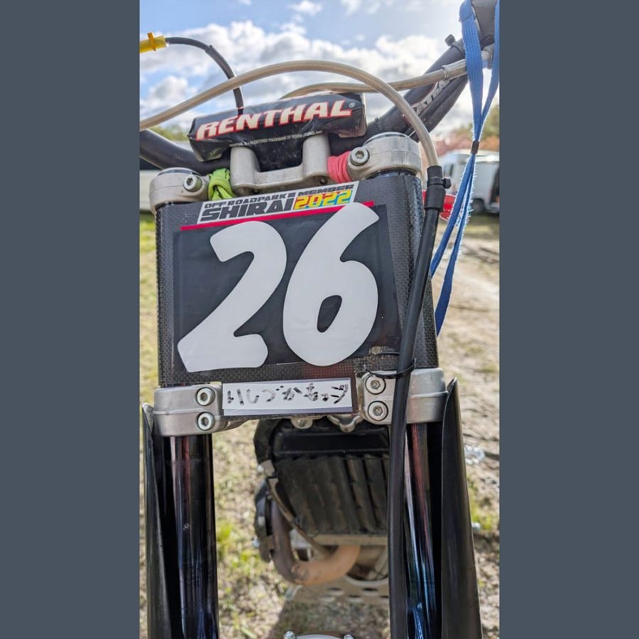 バイク レース用 新ゼッケンナンバーステッカー Mサイズ 数字とカラーが選べます ホワイト or ブラック【あるふぁここ プラザ店】