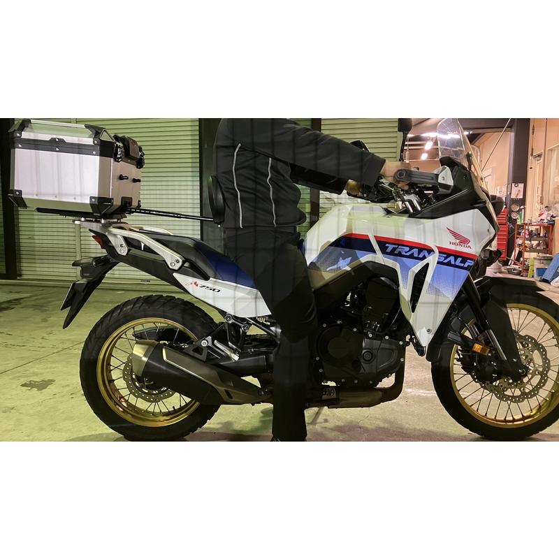 COOCASE クーケース バイク用 リア アルミ トップケース Q5 55L アジャスタブルバックレスト 標準装備 シルバー CAB550S【あるふぁここ プラザ店】