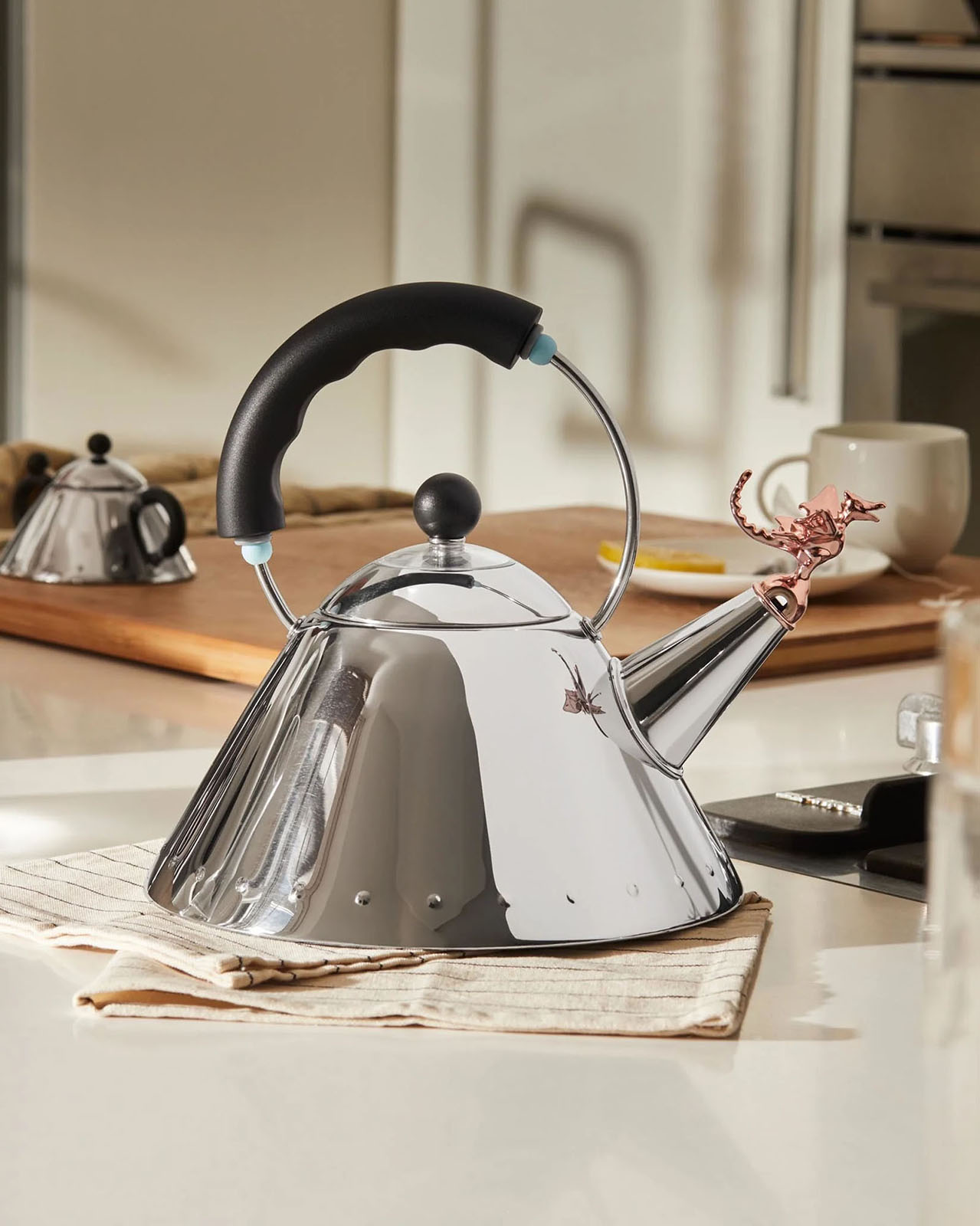 ホイッスルケトル【9093 W】｜ALESSI JAPAN（アレッシ ジャパン）公式通販