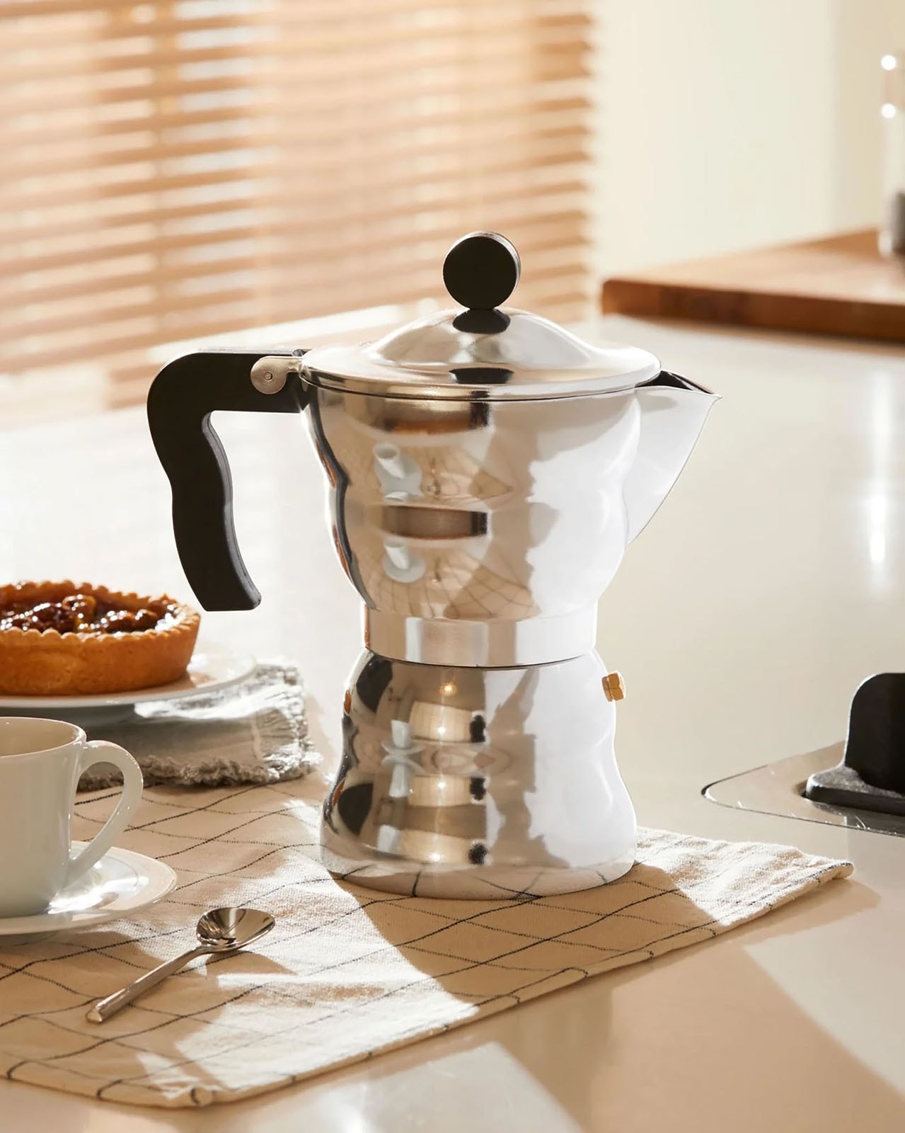 アレッシー ALESSI エスプレッソコーヒーメーカー 6カップ用 9090/6 エスプレッソコーヒーメーカー（6カップ用）【9090/6】｜ALESSI JAPAN