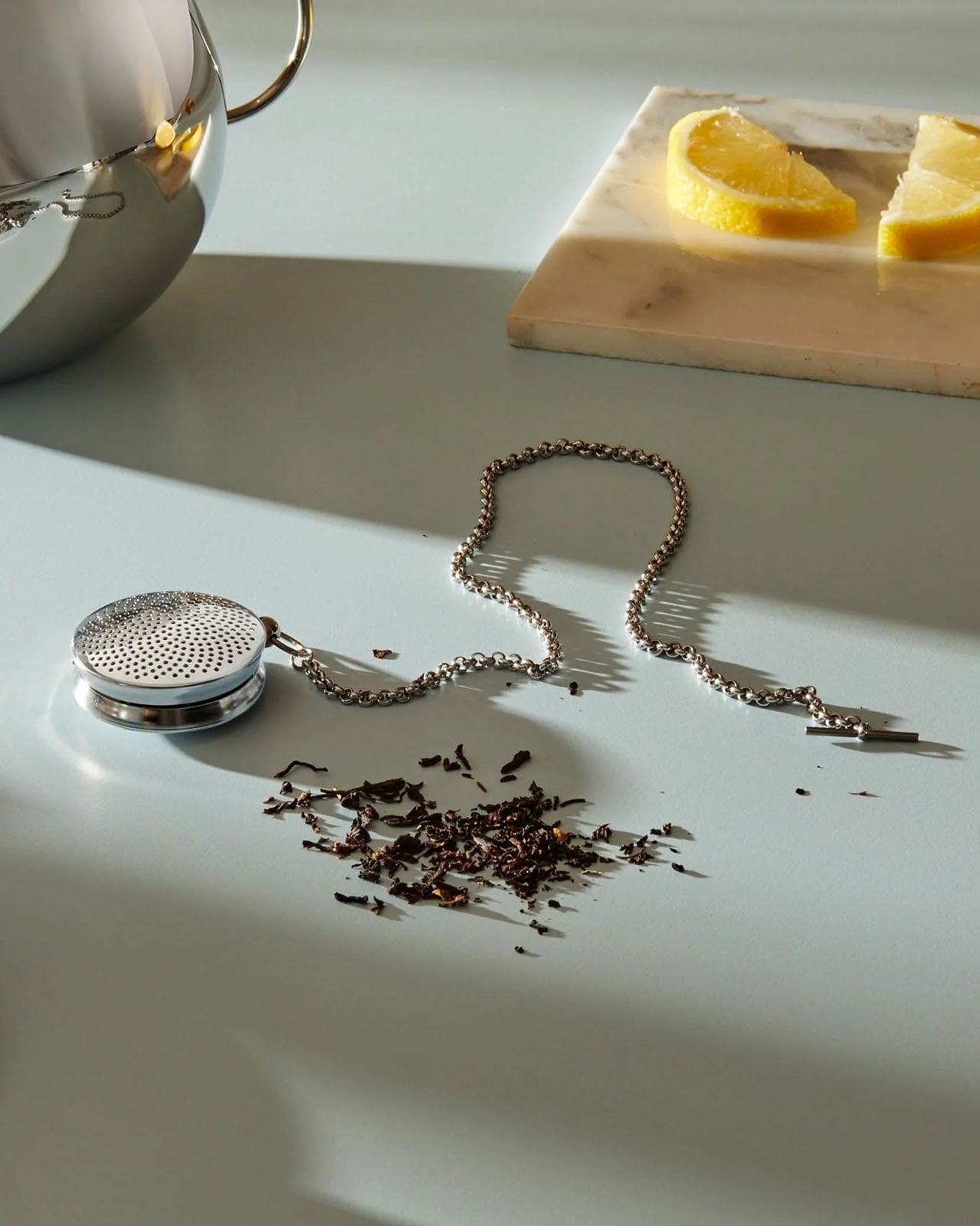 新品未使用Alessi オリーブ油ホルダー　シルバーとホワイト２個セット 5070 Condiment Set Designed By Ettore Sottsass