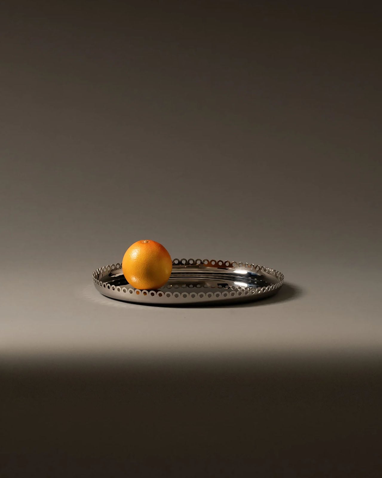 Edges トレイ【ITM09】｜ALESSI JAPAN（アレッシ ジャパン）公式通販