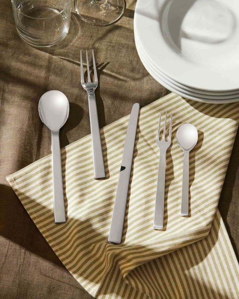 ALESSI　SANTIAGOカトラリーセット　DC05　ブラックハンドル Santiago / サンティアゴ｜ALESSI JAPAN（アレッシ ジャパン）公式通販