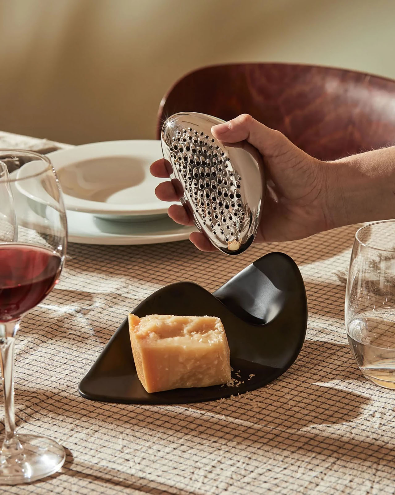 ALESSI FORMA ZH03 チーズグレーター Zaha Hadid FORMA チーズグレーター【ZH03】｜ALESSI JAPAN（アレッシ ジャパン