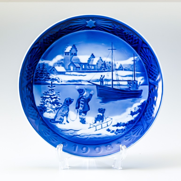 ロイヤルコペンハーゲン イヤープレート 1998年 平成10年 皿立て付き クリスマスプレート 1901098 名入れ可有料 北欧食器 洋食器 【スペシャルラッピング660円(別売り)】