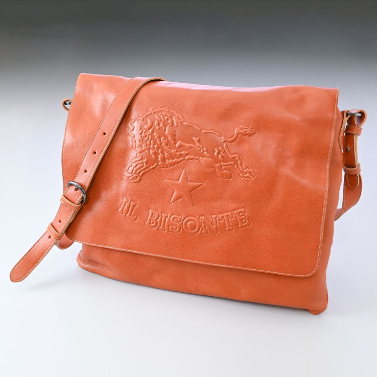 イルビゾンテ IL BISONTE バッグ クロスショルダーバッグ バケッタレザー ビッグロゴ CARAMEL キャラメル ヤキヌメ A2823 EP 145G