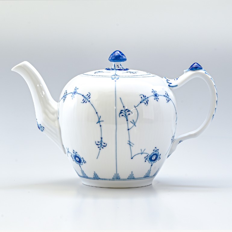 ロイヤルコペンハーゲン ブルーフルーテッド プレイン ティーポット 1000ml 1101141 1017182 北欧食器 洋食器 【スペシャルラッピング1100円(別売り)】