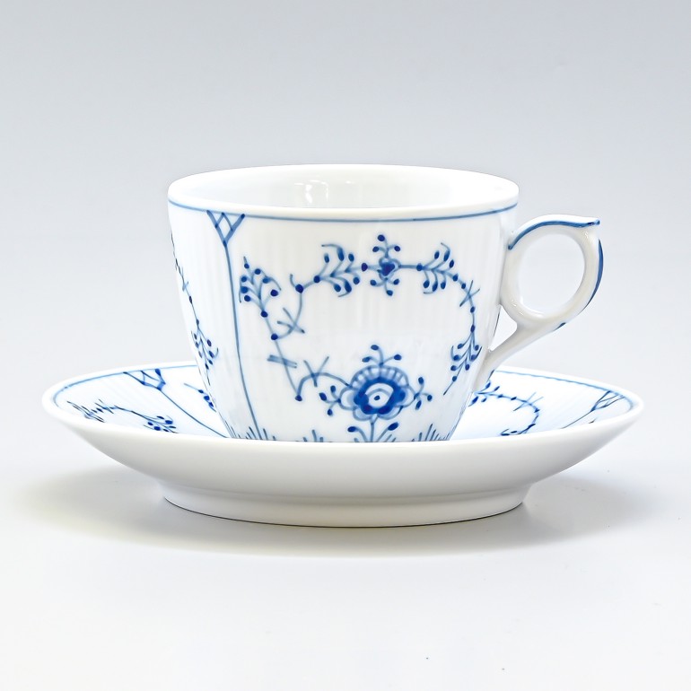 ロイヤルコペンハーゲン ブルーフルーテッド プレイン コーヒーカップ&ソーサー 170ml 1101071 【イニシャル名入れ可有料】 1017173 北欧食器 洋食器  カップアンドソーサー 【スペシャルラッピング660円(別売り)】