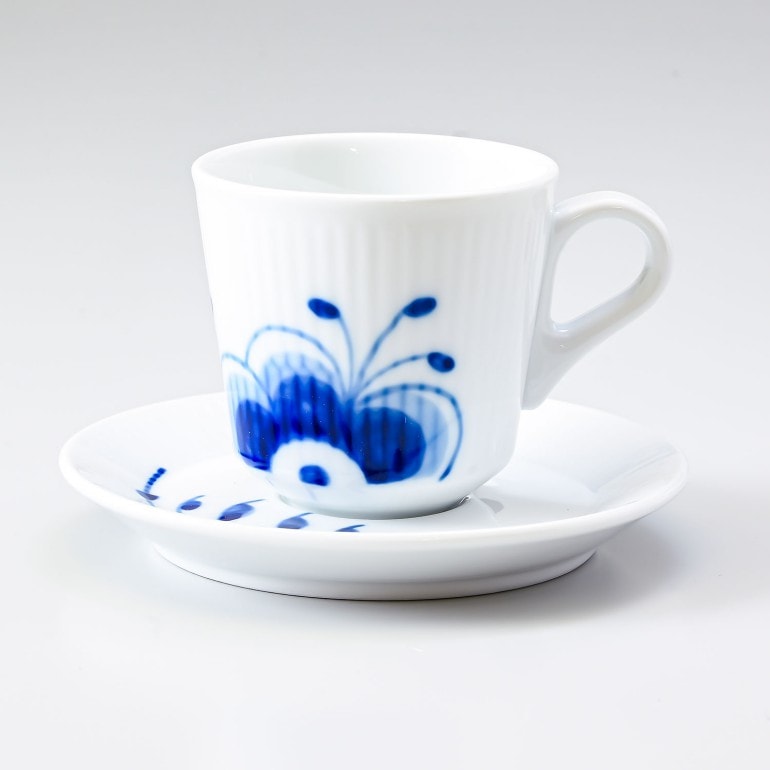 ロイヤルコペンハーゲン ブルーフルーテッド メガ コーヒーカップ&ソーサー 100ml モカカップ エスプレッソカップ 2381050  1016875 北欧食器 洋食器 名入れ可有料  カップアンドソーサー 【スペシャルラッピング660円(別売り)】