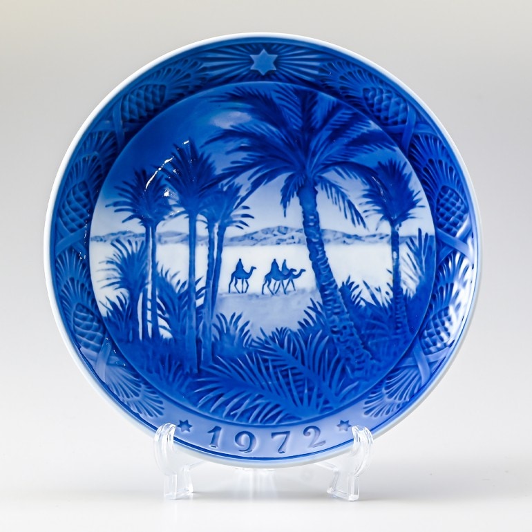 ロイヤルコペンハーゲン イヤープレート 1972年 昭和47年 皿立て付き クリスマスプレート 1901072 名入れ可有料 北欧食器 洋食器【スペシャルラッピング660円(別売り)】