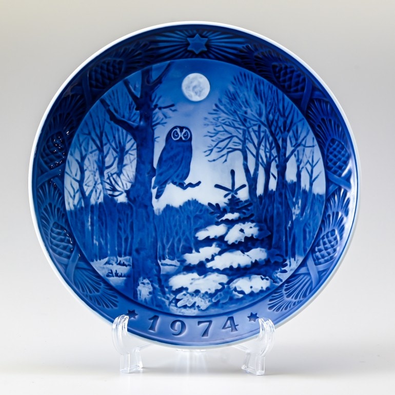 ロイヤルコペンハーゲン イヤープレート 1974年 昭和49年 皿立て付き クリスマスプレート 1901074 名入れ可有料 北欧食器 洋食器【スペシャルラッピング660円(別売り)】