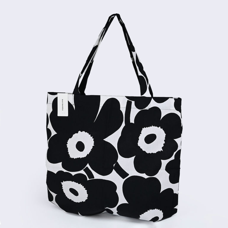 マリメッコ marimekko バッグ トートバッグ レディース A4サイズ ファブリック Pieni Unikko ピエニ ウニッコ ブラック×ホワイト 067572 190(075042 190) 名入れ 刺しゅう可有料 北欧雑貨 北欧デザイン ネコポス限定 送料無料<br>【スペシャルラッピング660円(別売り)】
