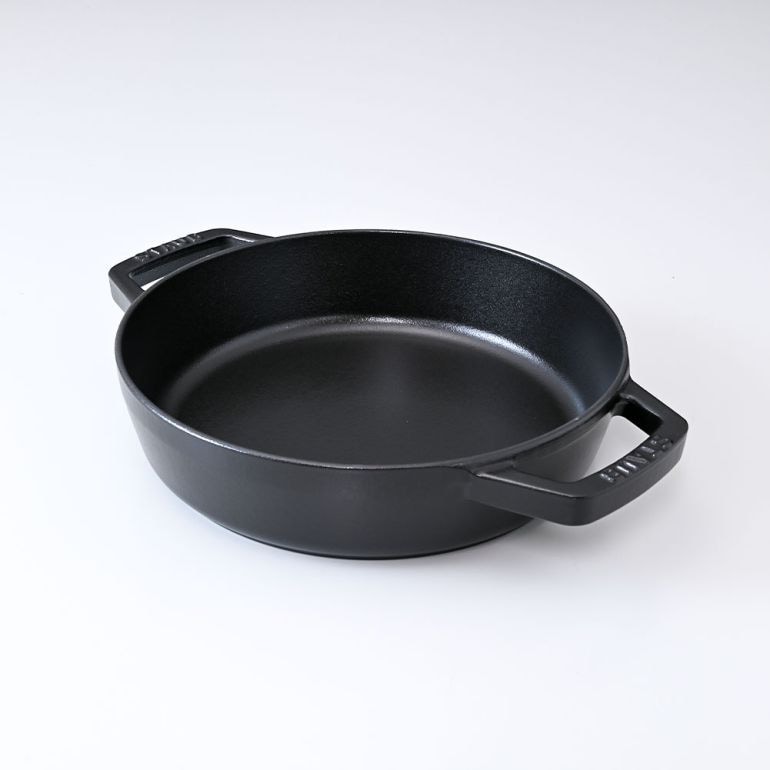 ストウブ staub フライパン 20cm ラウンド スタッカブルディッシュ ブラック 鋳物 ホーロー 調理器具 12232023 (40511-659-0) 洋食器 【スペシャルラッピング大B対応(別売り)】