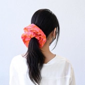 マリメッコ marimekko シュシュ Ruusunkukka Unikko コーラル×オレンジ 091178 029 北欧雑貨 北欧デザイン クロネコゆうパケット限定 送料無料【スペシャルラッピン