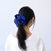 マリメッコ marimekko シュシュ Ruusunkukka Unikko ブルー×ダークブルー 091178 055 北欧雑貨 北欧デザイン クロネコゆうパケット限定 送料無料【スペシャルラッピ