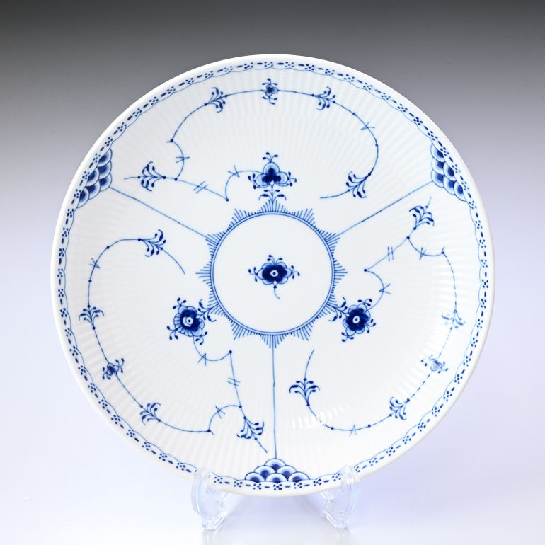 ロイヤルコペンハーゲン ブルーフルーテッド ハーフレース ディーププレート 25cm  1102731(1061052) 名入れ可有料 ※名入れ別売り 北欧食器 洋食器 ROYAL COPENHAGEN【スペシャルラッピング660円(別売り)】