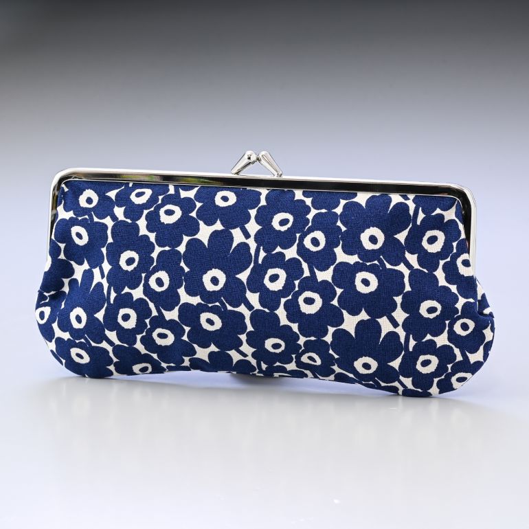 マリメッコ marimekko 小物入れ ポーチ ペンケース がま口 PUOLIKAS KUKKARO PIKKUINEN UNIKKO コットン×ダークブルー 091158 853 刺しゅう可有料 北欧雑貨 北欧デザイン