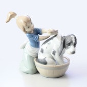 リヤドロ きれいにしましょうね フィギュア 人形 女性 女の子 犬 LLADRO リアドロ フィギュリン 01005455 インテリア オブジェ 置物【スペシャルラッピング大B対応(別売り)】