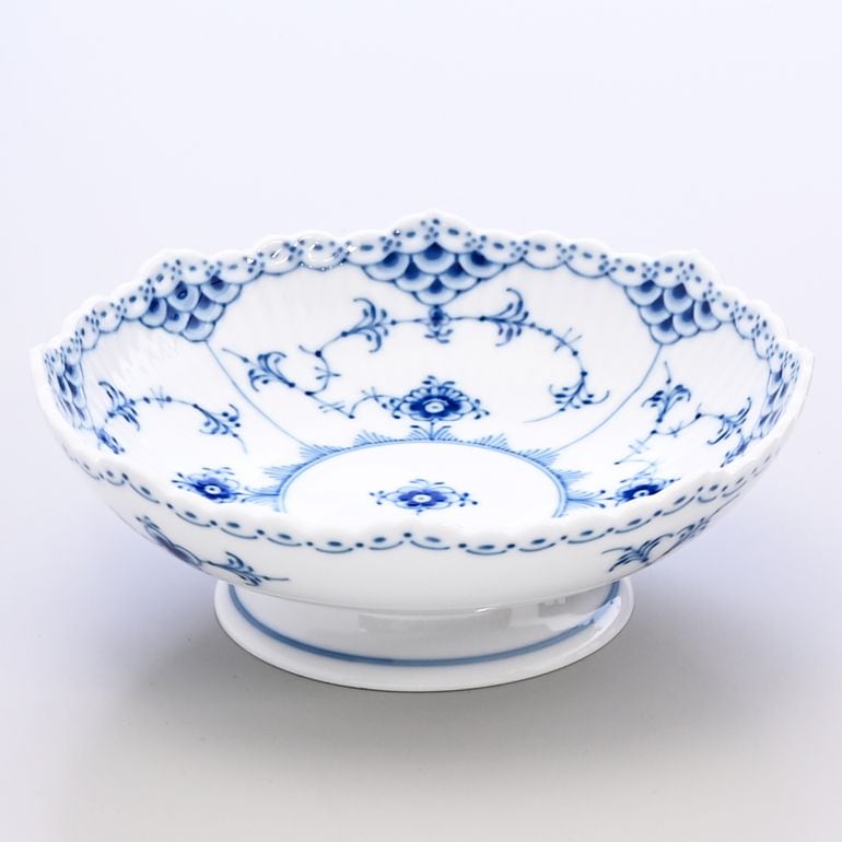 ロイヤルコペンハーゲン ブルーフルーテッド ハーフレース ケーキ皿 脚付 17.5cm 1102427（1017214） 名入れ可有料 ※名入れ別売り 北欧食器 洋食器 【スペシャルラッピング660円(別売り)】