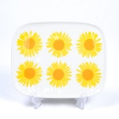 【名入れ可有料】マリメッコ marimekko プレート スクエア 15cm×12cm Auringonkukka アウリンゴンクッカ ひまわり ホワイト×イエロー×オレンジ 食器 皿 072289 