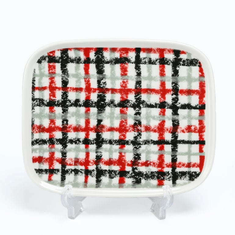 【名入れ可有料】マリメッコ marimekko プレート スクエア 15cm×12cm Urdimbre ウルディンブレ レッド×グレー×ブラック×ホワイト 72648 072648 136 北欧食器 洋食器 北欧デザイン 小皿 スモール テーブルウエア 【スペシャルラッピング660円(別売り)】