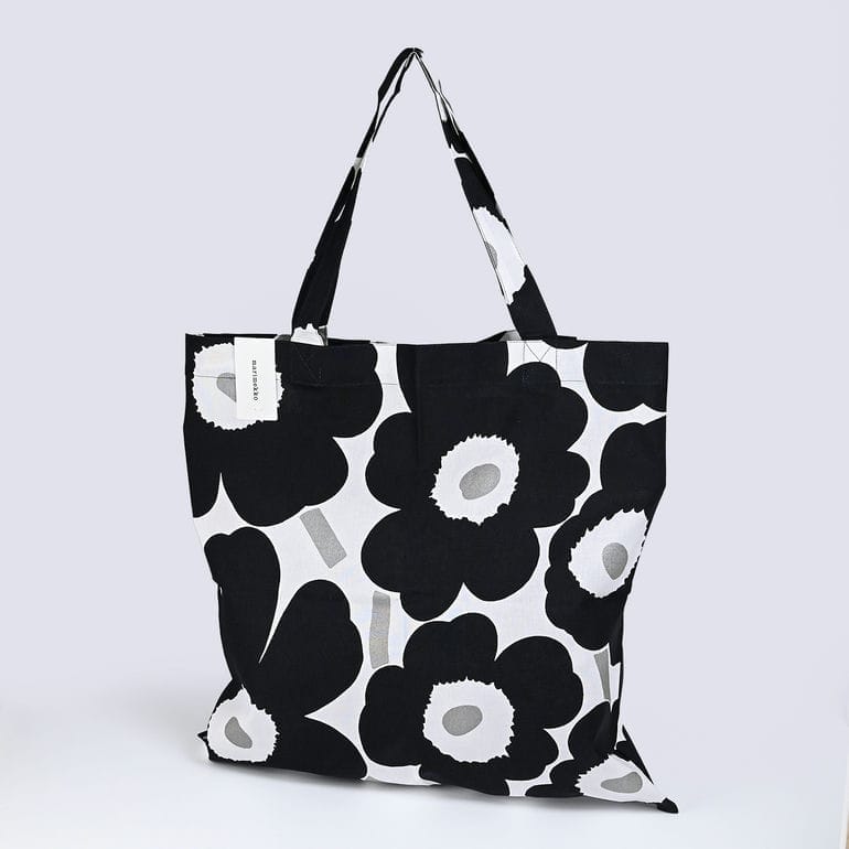 マリメッコ marimekko トートバッグ レディース A4サイズ ファブリック Pieni Unikko Kassi ピエニ ウニッコ カッシ ブラック×ホワイト×シルバー(プラチナ) 72774 072774 186 北欧雑貨 北欧デザイン 母の日 刺しゅう名入れ可（工賃別売り）【スペシャルラッピング660円(別売り)】