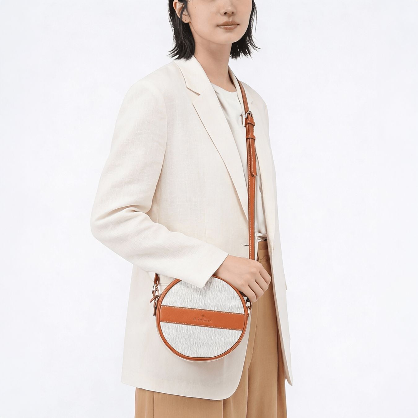 イルビゾンテ IL BISONTE ショルダーバッグ レディース クロスショルダー クロスボディバッグ 丸形 円形 ナチュラル キャラメル BCR353TCV005NA300B