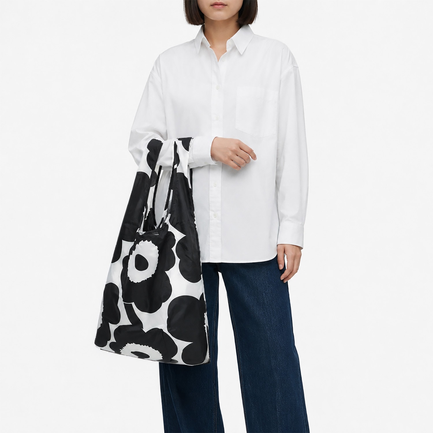 【刺しゅう名入れ可有料】マリメッコ marimekko エコバッグ 買い物袋 スマートバッグ Unikko ピエニ ウニッコ ブラック ホワイト 91492 091492 190 北欧雑貨 北欧デザイン  ネコポス限定 送料無料<br>【スペシャルラッピング660円(別売り)】