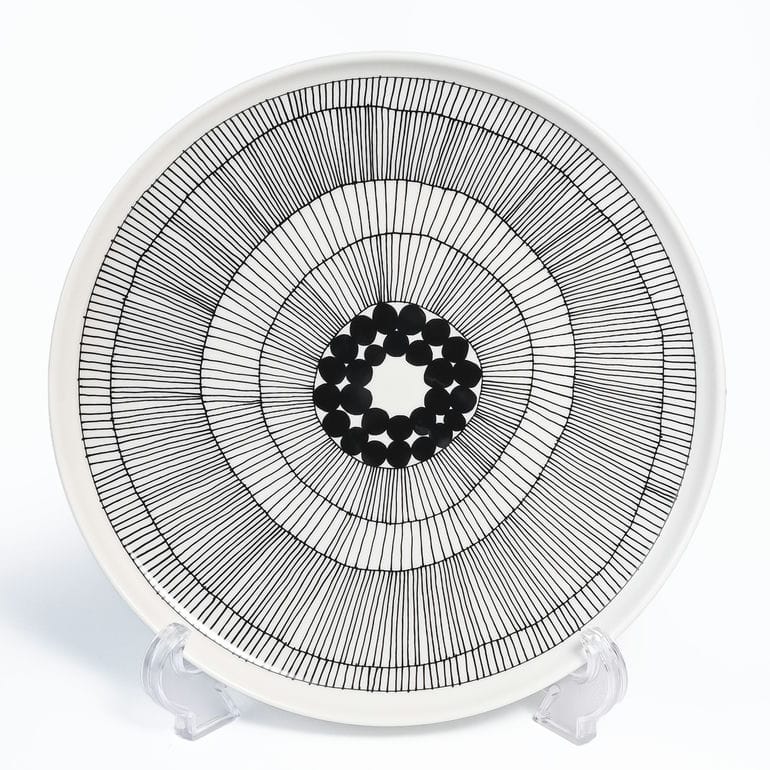 【名入れ可有料】マリメッコ marimekko プレート 25cm シイルトラプータルハ LAUTANEN ブラック ホワイト 63304 063304 191 洋食器 テーブルウェア 北欧 【スペシャルラッピング660円(別売り)】