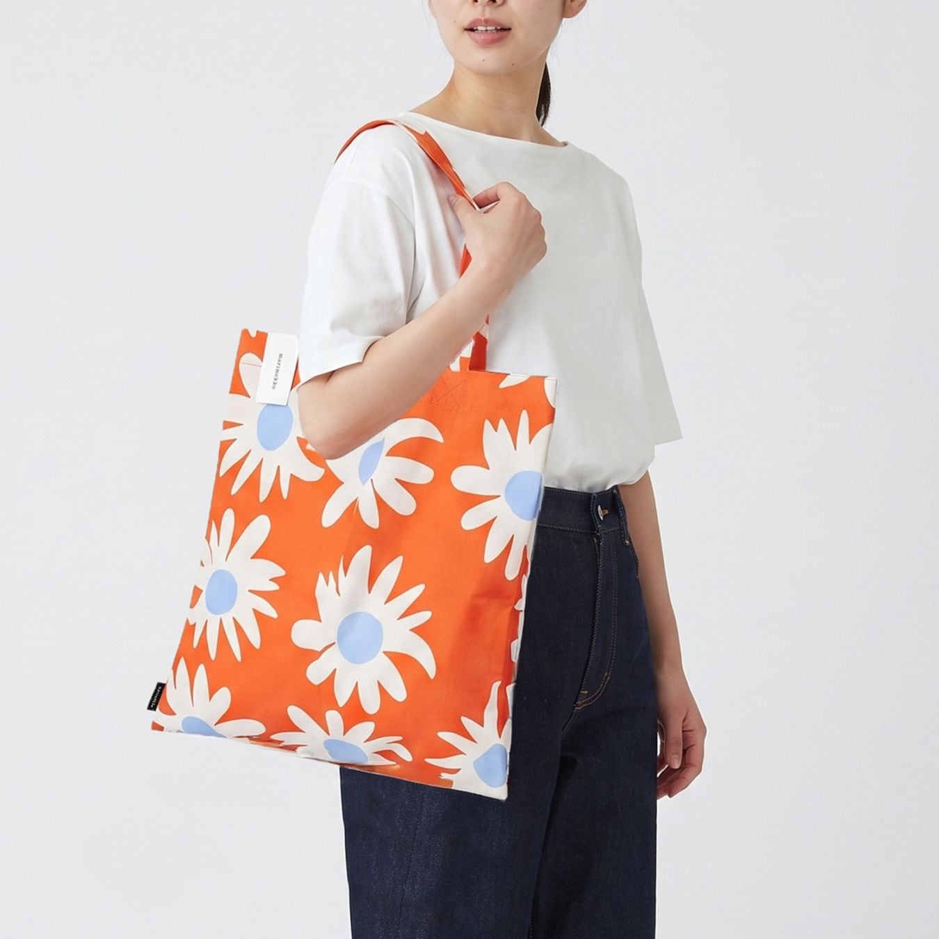 【刺しゅう名入れ可有料】マリメッコ marimekko トートバッグ Rakastaa ei rakasta ラカスタ エイ ラカスタ ファブリック レディース オレンジ 73976 073976 215 北欧 北欧雑貨 北欧デザイン 送料無料<br>【スペシャルラッピング660円(別売り)】