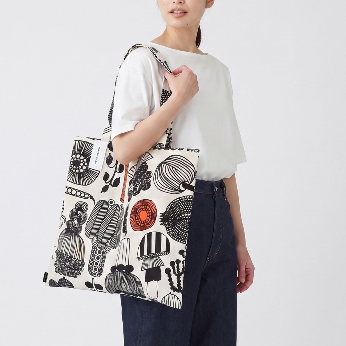 【刺しゅう名入れ可有料】マリメッコ marimekko トートバッグ プータルフリン パルハート ファブリック レディース ブラック オレンジ 74339 074339 193 北欧 北欧雑貨 北欧デザイン ネコポス限定 送料無料<br>【スペシャルラッピング660円(別売り)】