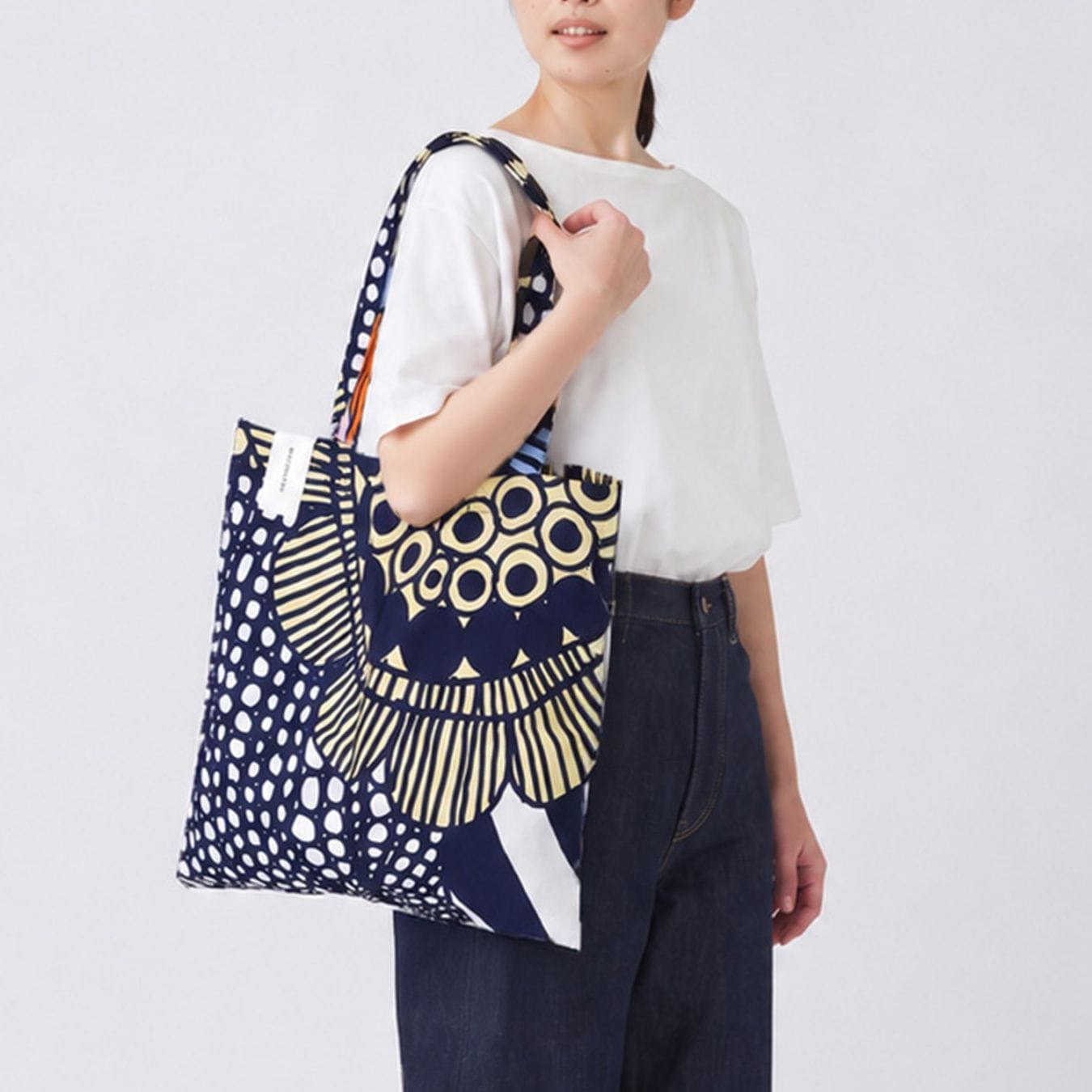 【名入れ可有料】マリメッコ marimekko トートバッグ シイルトラプータルハ ファブリック レディース マルチカラー 74340 074340 123 北欧雑貨 北欧デザイン ネコポス限定 送料無料<br>【スペシャルラッピング660円(別売り)】