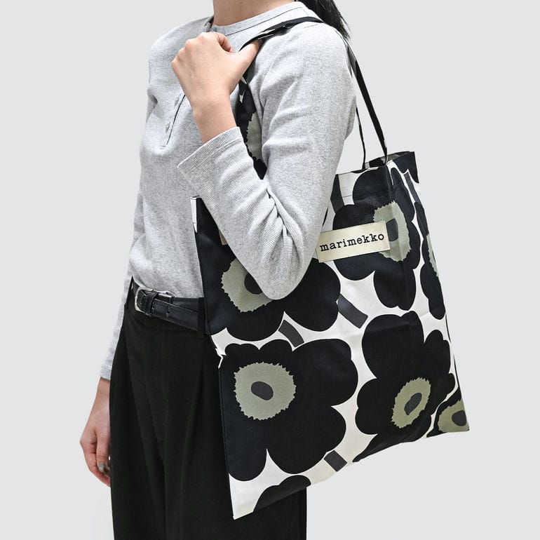 マリメッコ marimekko トートバッグ Unikko ウニッコ ブラック ファブリック レディース 71864 071864 001 北欧雑貨 北欧デザイン ネコポス限定<br>【スペシャルラッピング660円(別売り)】