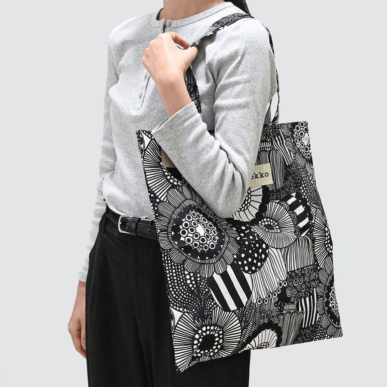 マリメッコ marimekko トートバッグ シイルトラプータルハ ホワイト ブラック ファブリック レディース 71864 071864 001 北欧雑貨 北欧デザイン ネコポス限定<br>【スペシャルラッピング660円(別売り)】