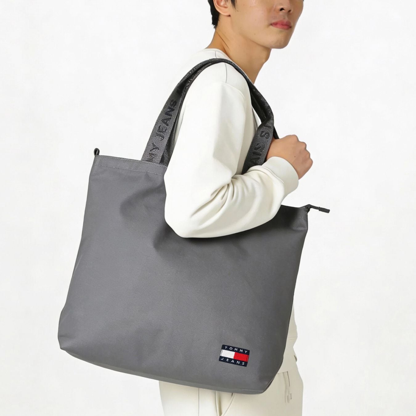 高品質ヨーロッパ輸入モデル トミーヒルフィガー TOMMY HILFIGER トートバッグ メンズ TOMMY JEANS ESSENTIAL DAILY グレー AM0AM14049 PSN GREY