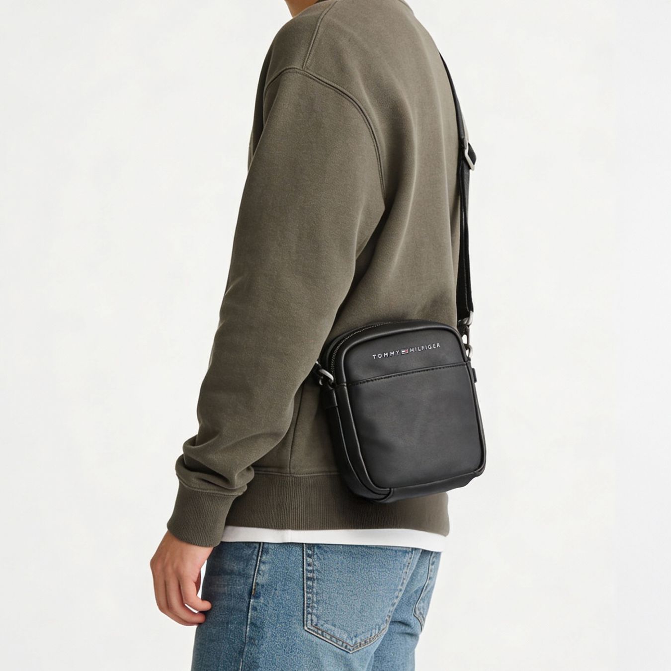 高品質ヨーロッパ輸入モデル トミーヒルフィガー TOMMY HILFIGER ショルダーバッグ メンズ CITY MINI REPORTER ブラック AM0AM01941 002 BK