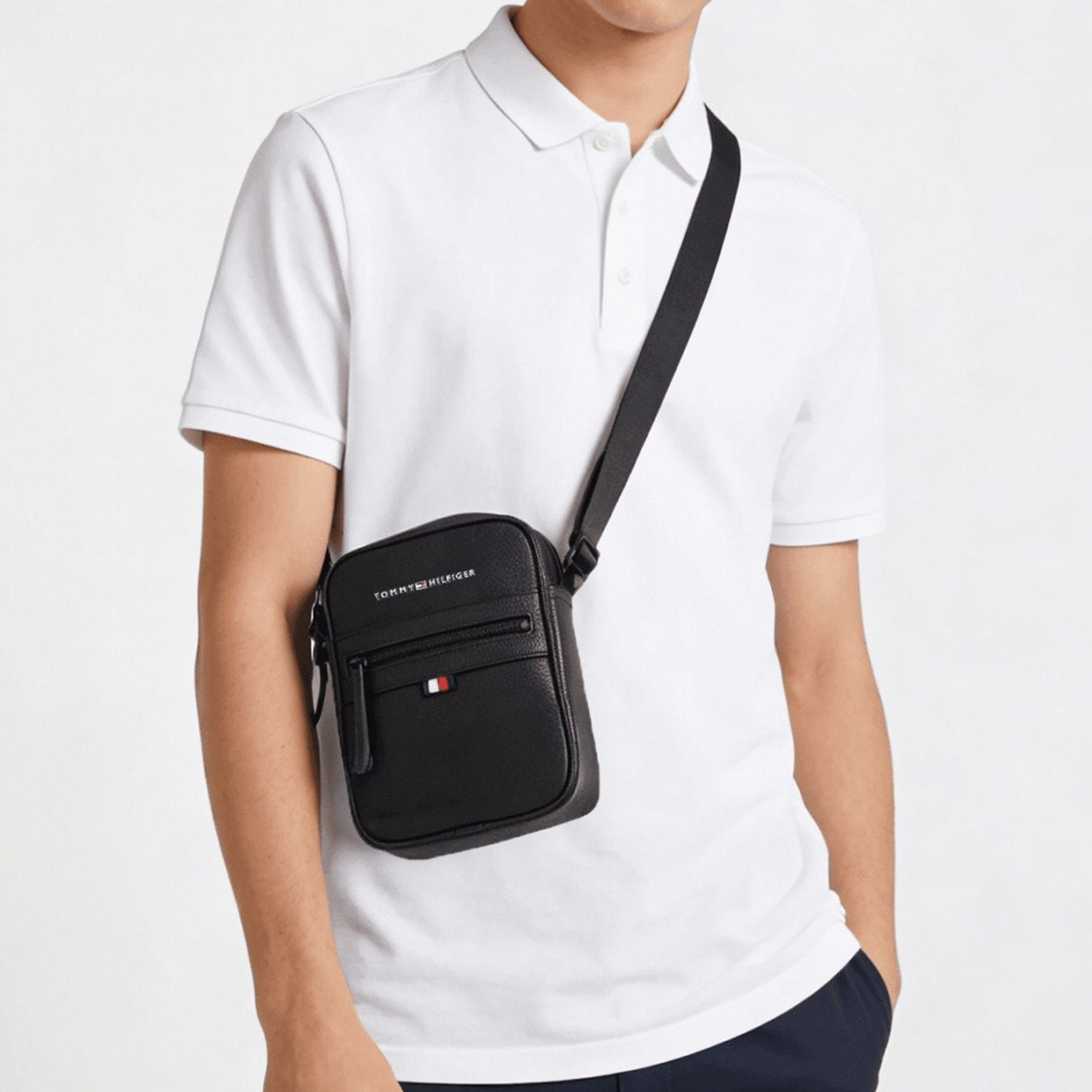高品質ヨーロッパ輸入モデル トミーヒルフィガー TOMMY HILFIGER ショルダーバッグ メンズ ESSENTIAL MINI REPORTER ブラック AM0AM09504 BDS BK