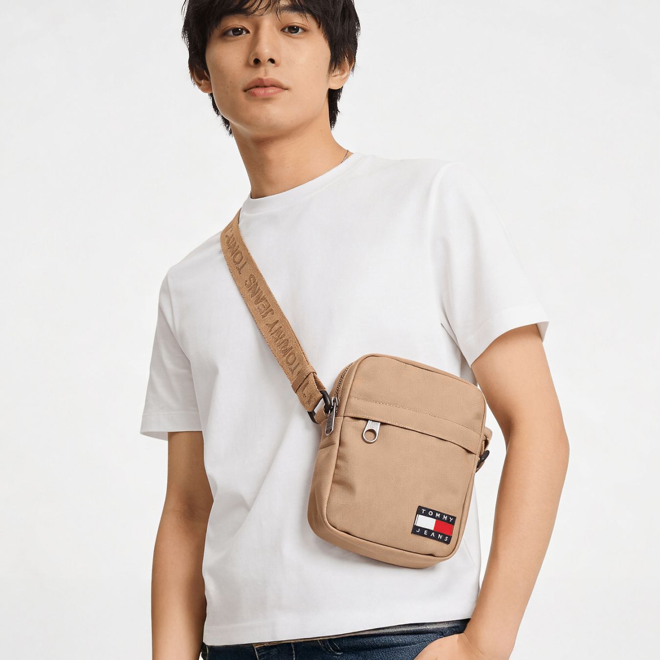 高品質ヨーロッパ輸入モデル トミーヒルフィガー TOMMY HILFIGER ショルダーバッグ メンズ TOMMY JEANS ESSENTIAL DAILY REPORTER ベージュ AM0AM13710 AEN DARK