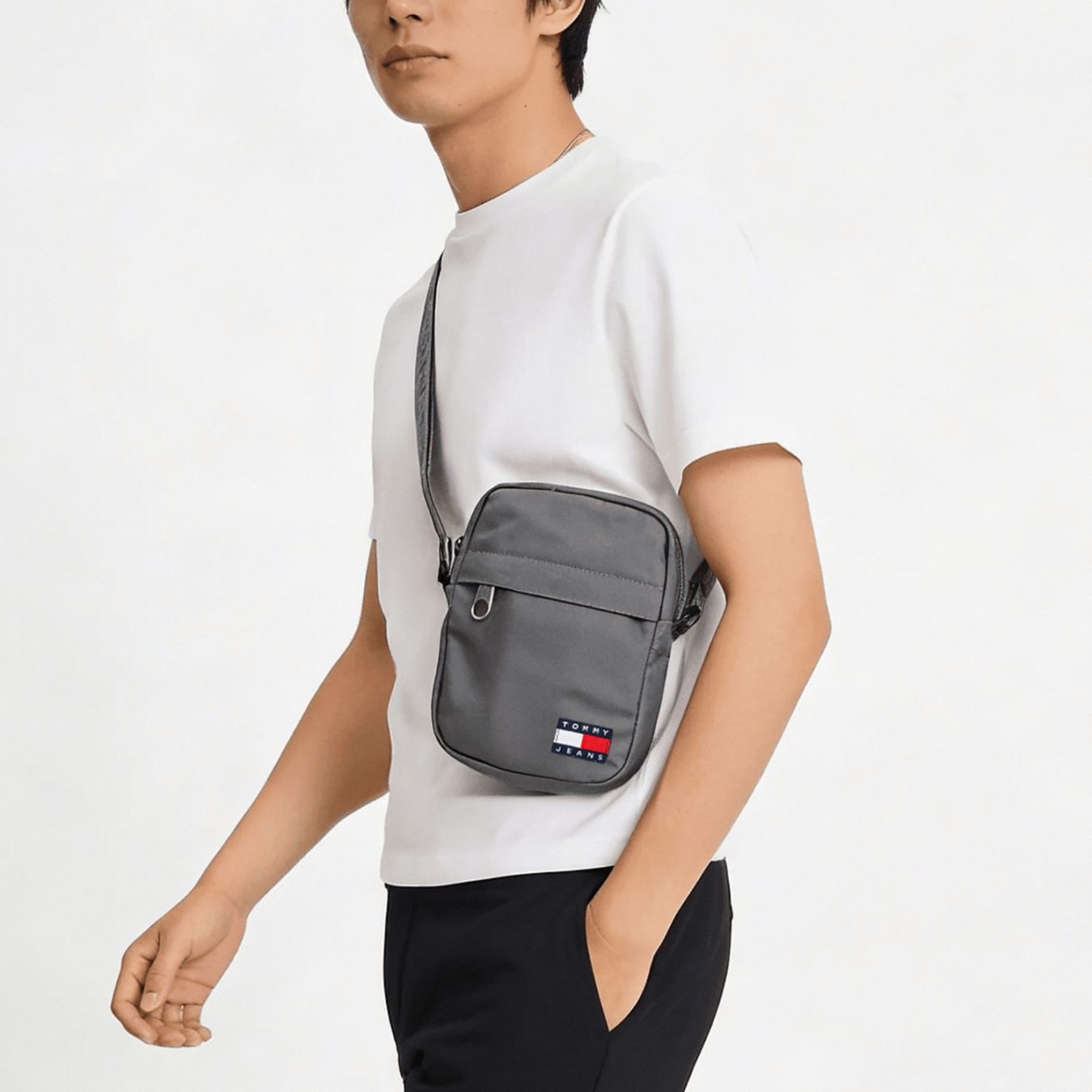 高品質ヨーロッパ輸入モデル トミーヒルフィガー TOMMY HILFIGER ショルダーバッグ メンズ TOMMY JEANS ESSENTIAL DAILY REPORTER グレー AM0AM13710 PSN GREY