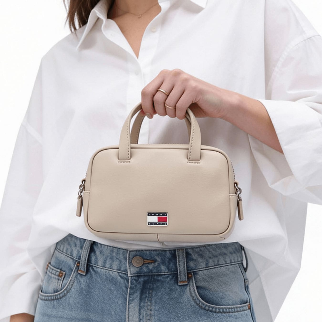 高品質ヨーロッパ輸入モデル トミーヒルフィガー TOMMY HILFIGER ショルダーバッグ ミニボストン レディース TOMMY JEANS TRUNK CROSSOVER アイボリー AM0AW18084 ABY SAND