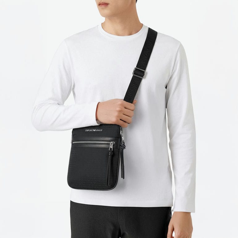 エンポリオ アルマーニ EMPORIO ARMANI ショルダーバッグ モノグラム メンズ ブラック EM005400 AF14637 UC001
