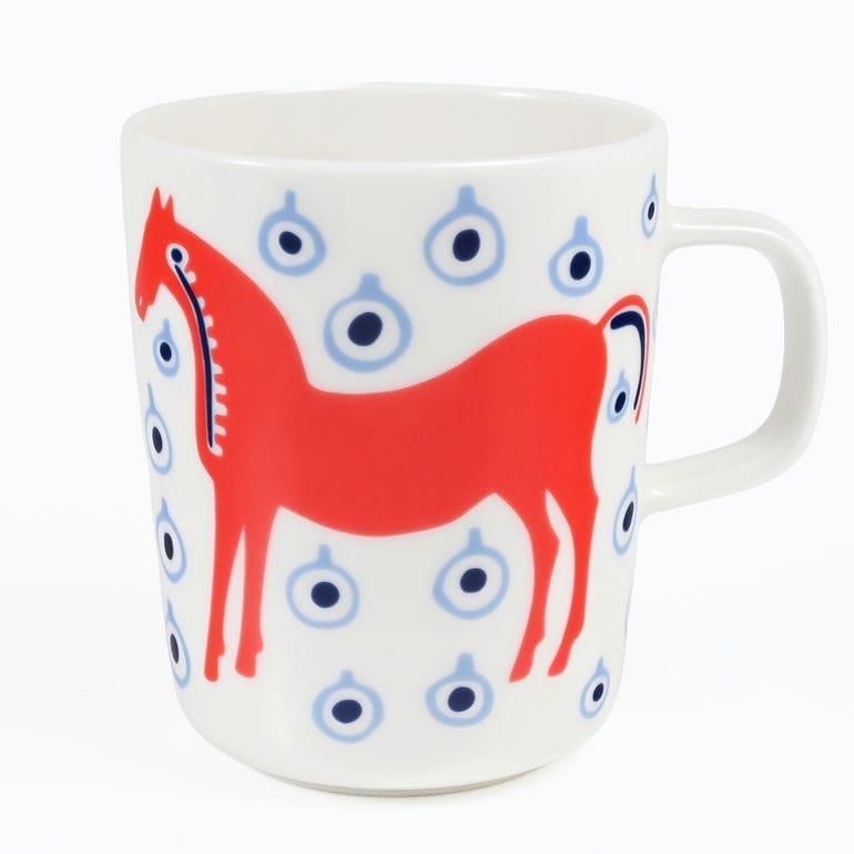 マリメッコ marimekko マグカップ コップ 250ml HAPPY YEAR OF THE HORSE 2026 ムスタ タンマ ホース 十二干支 午 午年 馬 オフホワイト オレンジレッド ライトブルー 75360 075360 135 洋食器 テーブルウェア 北欧食器 北欧デザイン<br>【スペシャルラッピング660円(別売り)】
