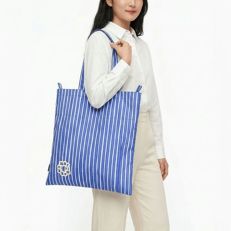マリメッコ marimekko トートバッグ 買い物袋 ショルダートート 2026夏新作 Metka メトカ ピッコロ ブルー ホワイト ストライプ 95589 095589 550 A4サイズ収納可能 北欧雑貨 北欧デザイン