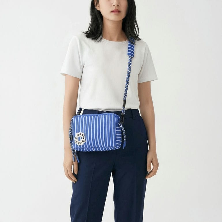 マリメッコ marimekko ショルダーバッグ ポシェット 2026夏新作 Kavari カヴァリ ピッコロ ブルー ホワイト ストライプ 95591 095591 550 北欧雑貨 北欧デザイン