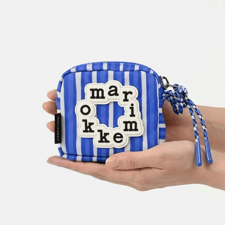 マリメッコ marimekko 小物入れ ポーチ 2026夏新作 Niekka ニエッカ ピッコロ ブルー ホワイト ストライプ 95662 095662 550 北欧雑貨 北欧デザイン ネコポス限定 送料無料<br>【スペシャルラッピング660円(別売り)】