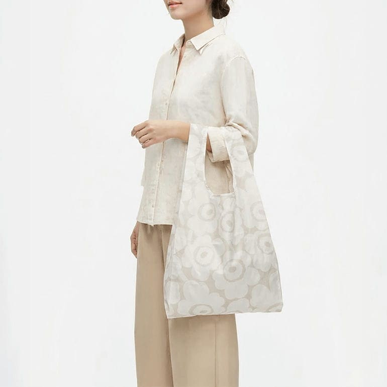 マリメッコ marimekko エコバッグ 買い物袋 スマートバッグ ウニッコ オフホワイト ライトグレー 95267 095267 110 北欧雑貨 北欧デザイン ネコポス限定 送料無料<br>【スペシャルラッピング660円(別売り)】