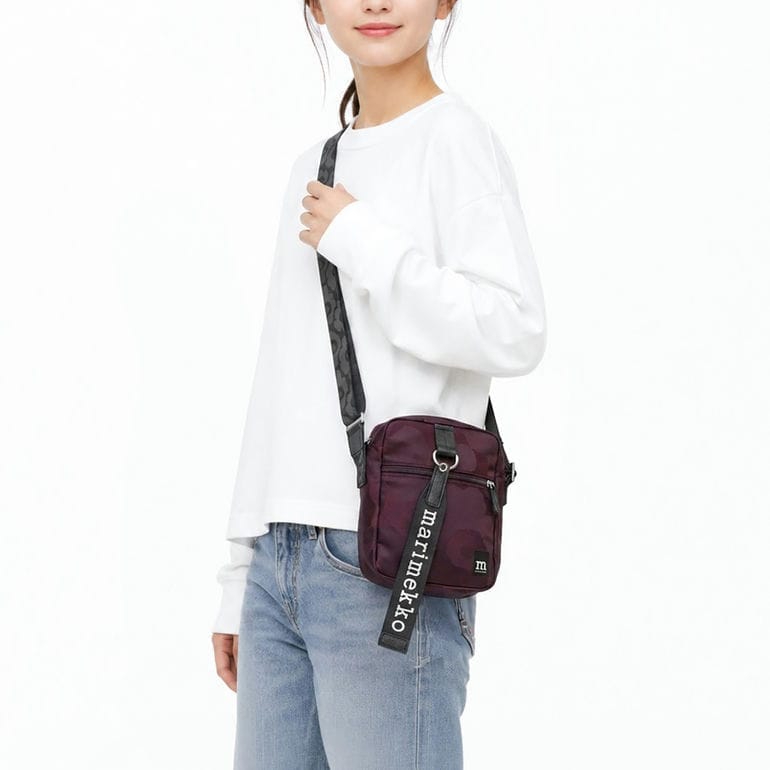 マリメッコ marimekko ショルダーバッグ カメラバッグ クロスボディ Wear All Day ウニッコ レディース ワインレッド 95838 095838 440 北欧雑貨 北欧デザイン