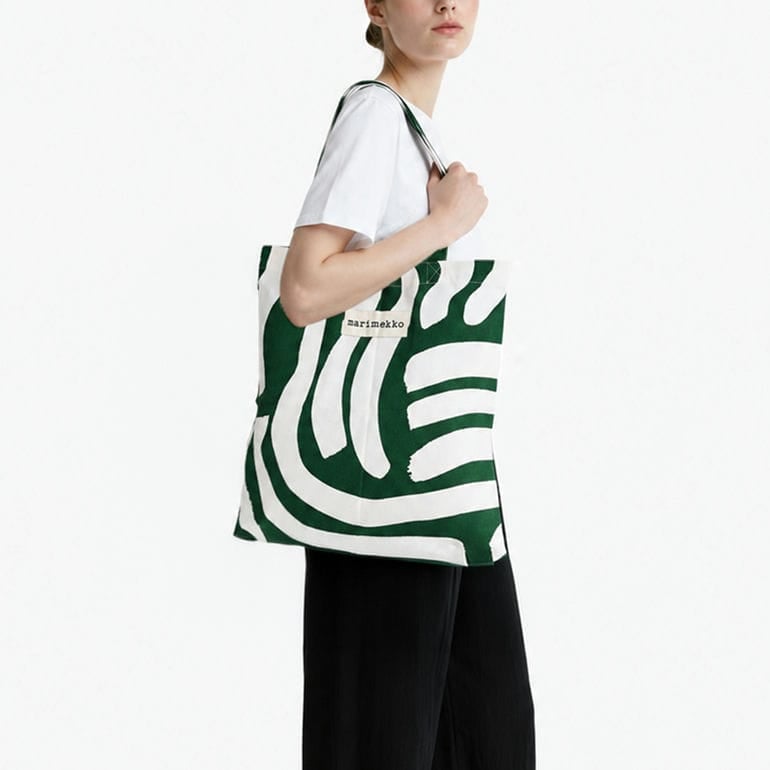 【名入れ可有料】マリメッコ marimekko トートバッグ Jokuraita ヨクライタ グリーン ファブリック レディース 北欧雑貨 北欧デザイン ネコポス限定<br>【スペシャルラッピング660円(別売り)】