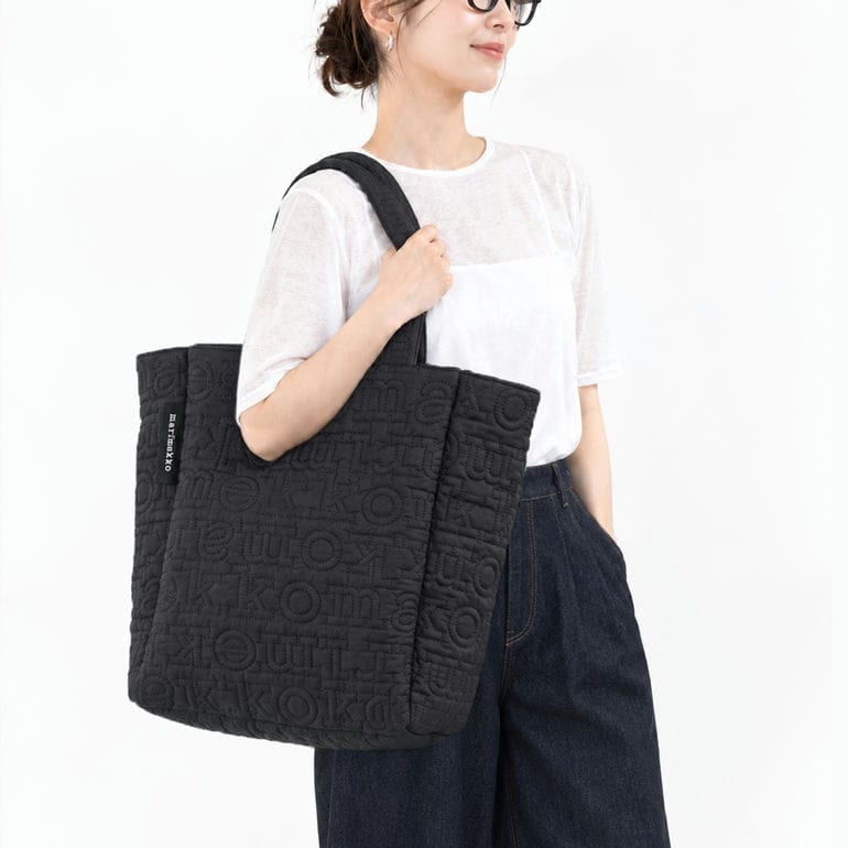 マリメッコ marimekko トートバッグ Joy ジョイ トート M 2026冬新作 ブランドロゴ レディース ブラック 96116 096116 900 北欧 北欧雑貨 北欧デザイン
