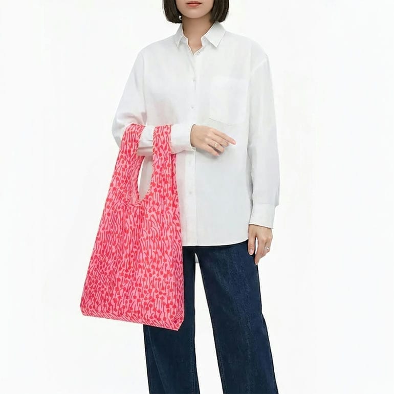 マリメッコ marimekko エコバッグ 買い物袋 スマートバッグ 2026冬新作 Tuulahdus トゥーラフドゥス ローズ レッド 96126 096126 330 北欧雑貨 北欧デザイン ネコポス限定 送料無料<br>【スペシャルラッピング660円(別売り)】